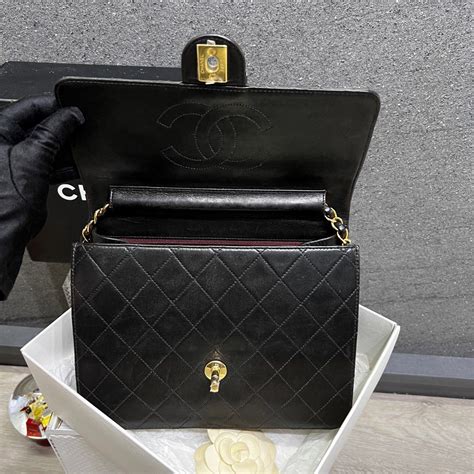 chanel single flap pushlock